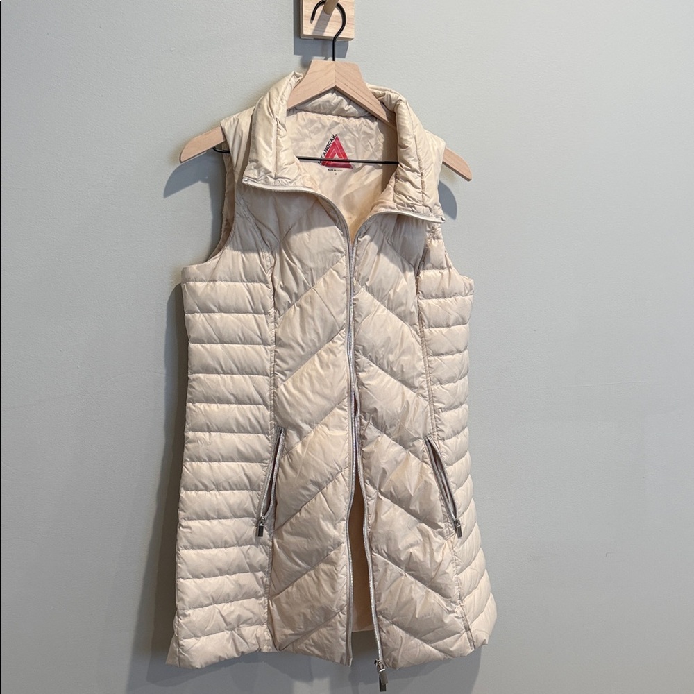 ANORAK Women's Beige Quilted Vest- Medium